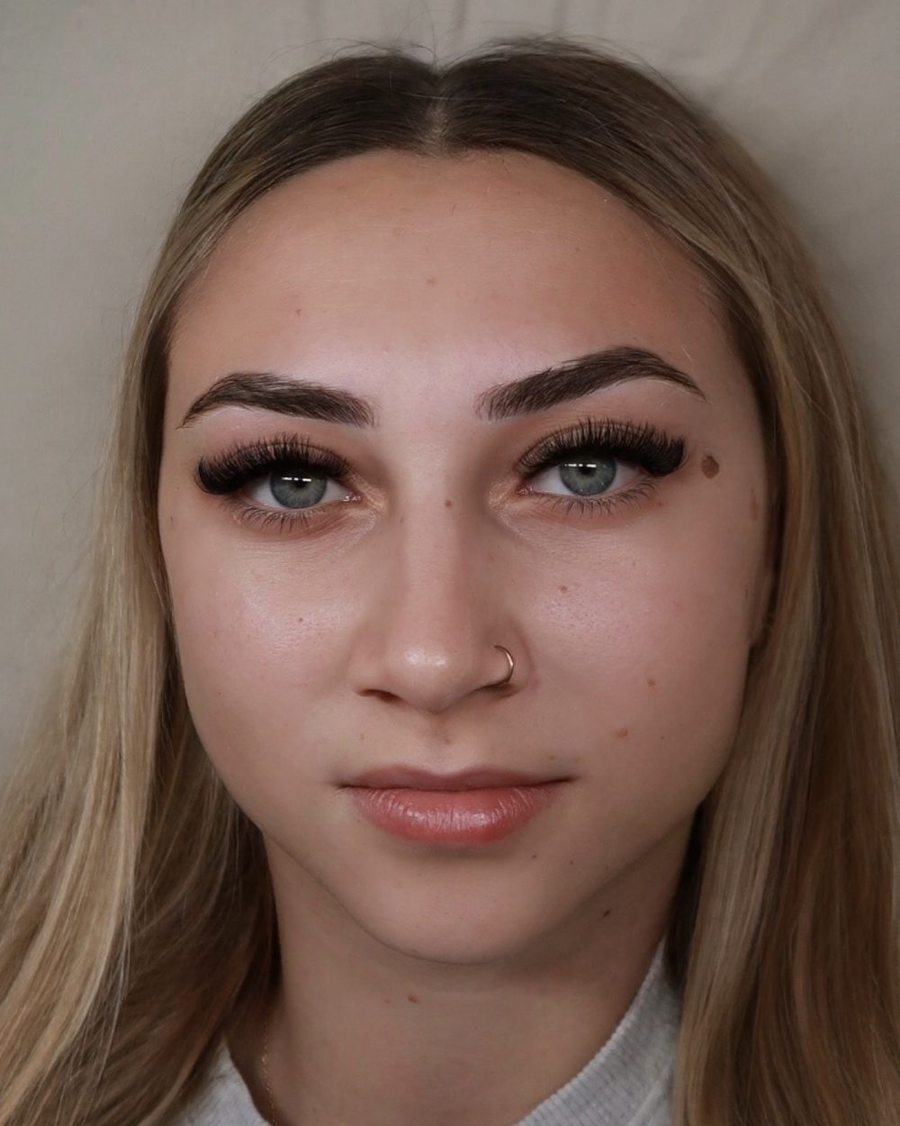 The Signature lash set, front-on